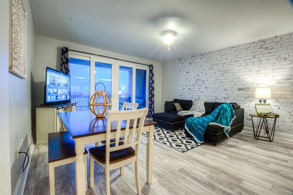 Laketown Wharf Resort by Aneliya's Rentals - photo 630