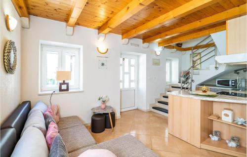 1 Bedroom Amazing Home In Komolac