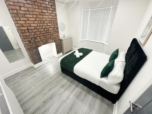 Central Location Liverpool Modern Home 4 BR Sleeps 9 Free Parking — 4-Star Luxury Hotel in Liverpool, United Kingdom