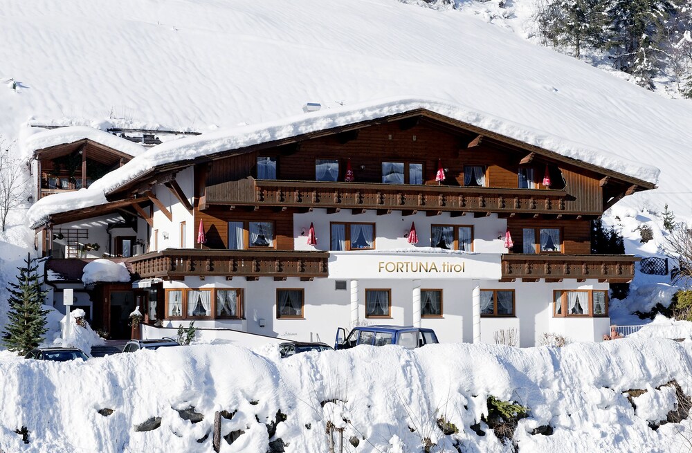 Hotel Fortuna — See