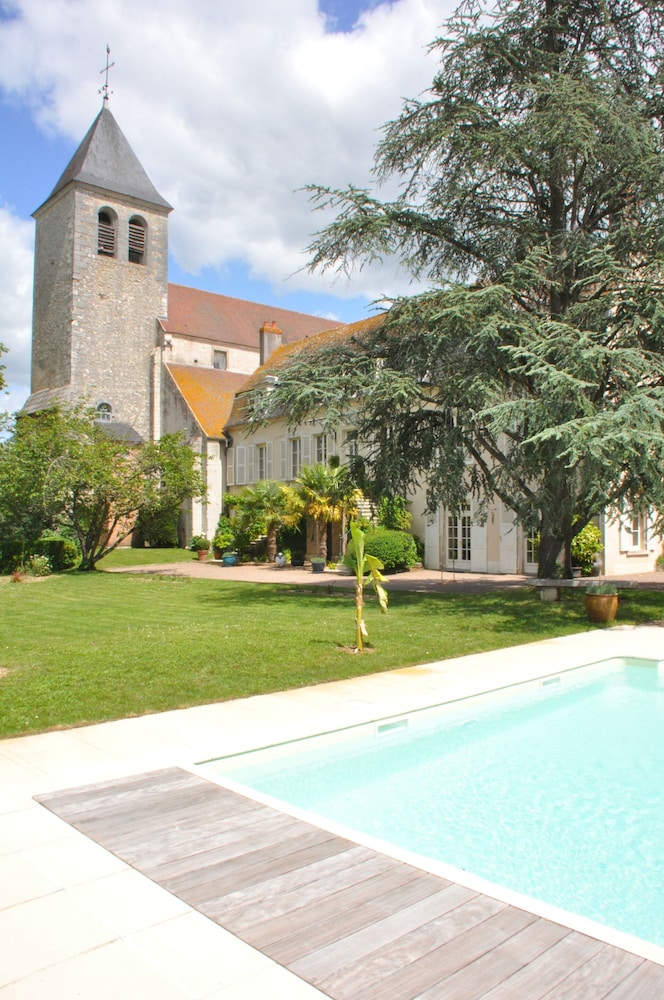 Le Prieuré Saint Agnan — 4-Star Luxury Hotel in Cosne-Cours-Sur-Loire, France