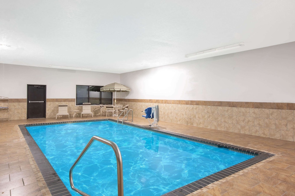 AmericInn by Wyndham Council Bluffs - photo 14