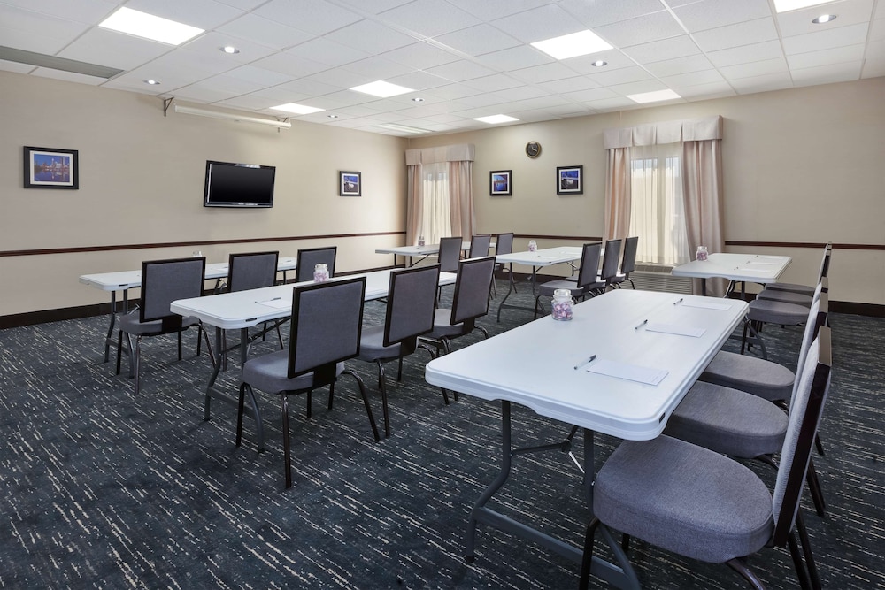Hampton Inn Marysville - photo 20