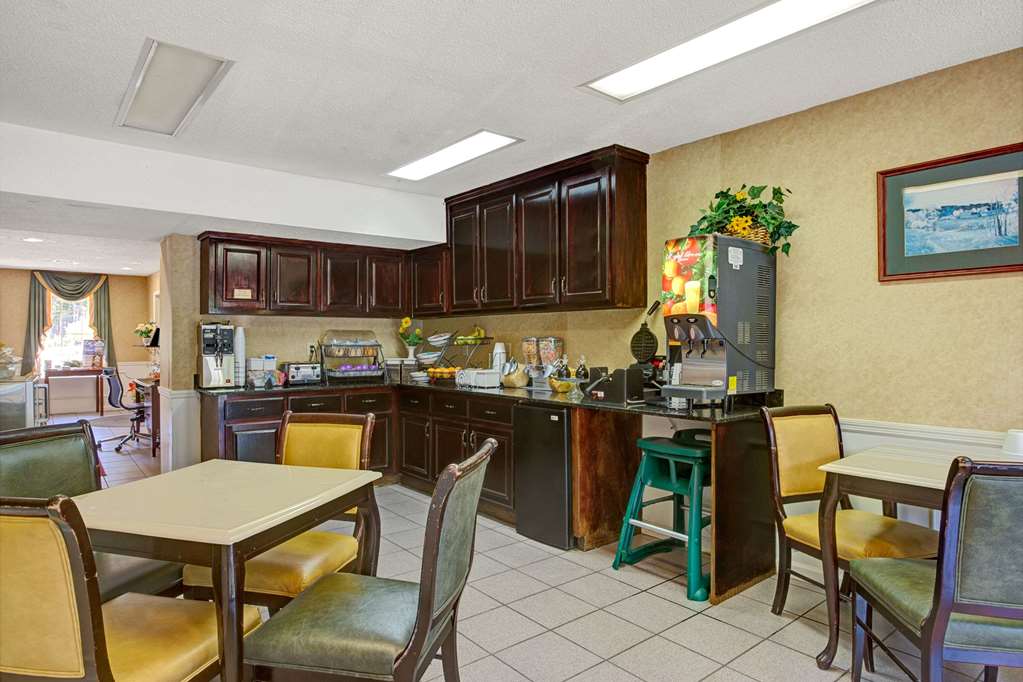 Baymont by Wyndham Smithfield - photo 13