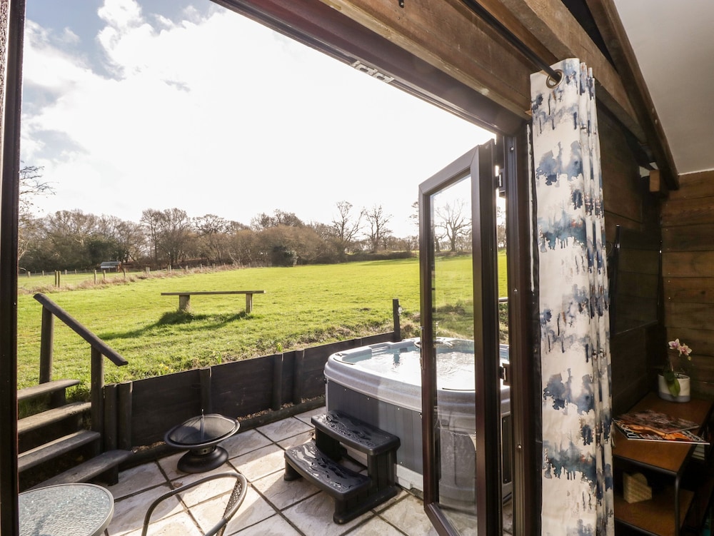 Deer Lodge — 4-Star Luxury Hotel in Wimborne Minster, United Kingdom
