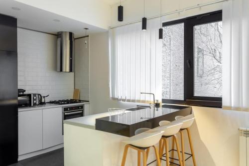 Super Cozy Stylish Apartment For 4 In Tbilisi