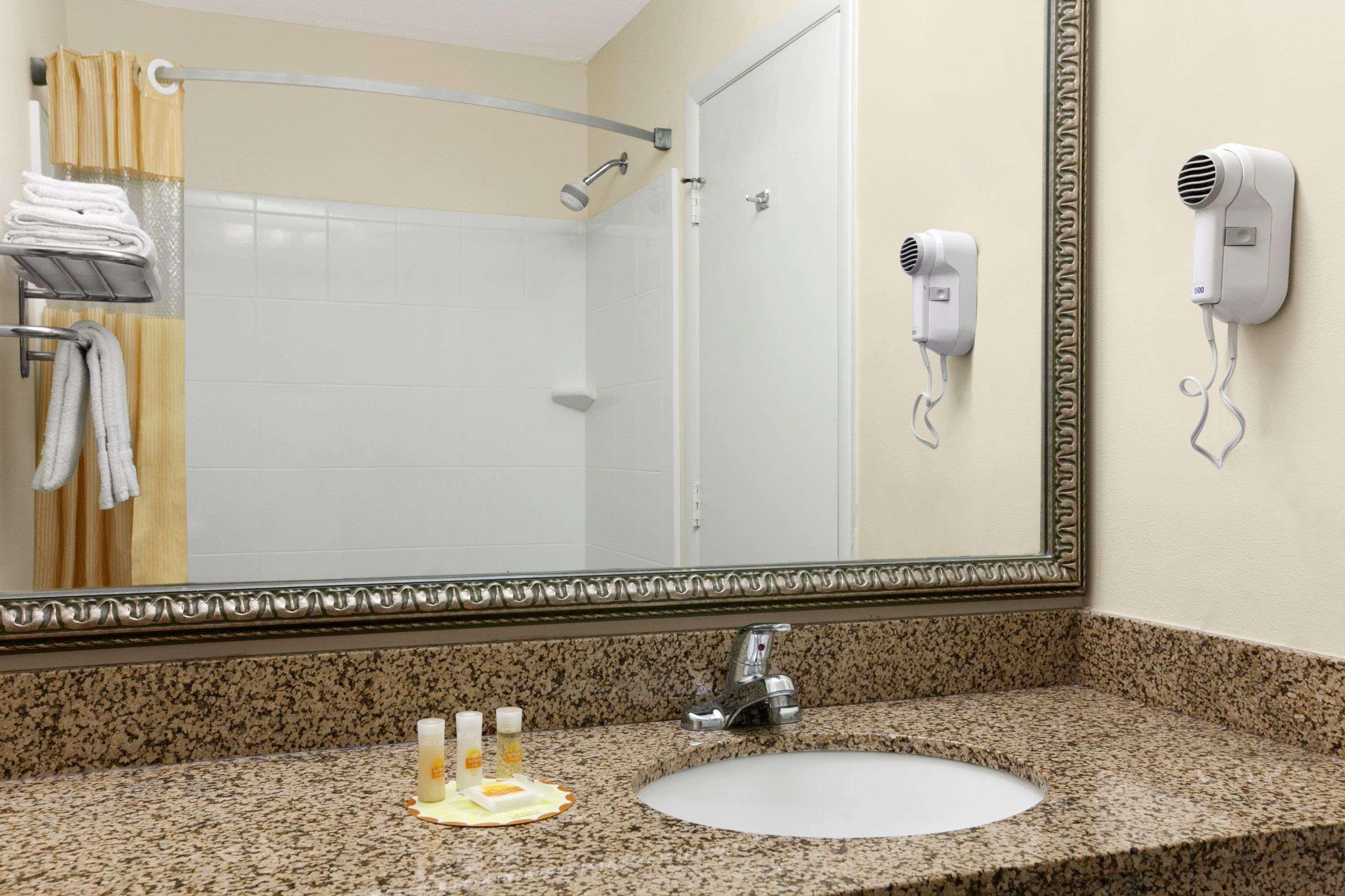 Red Roof Inn Harrisonburg University Area - photo 21