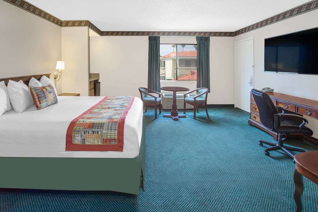 Travelodge by Wyndham Costa Mesa Newport Beach Hacienda - photo 7