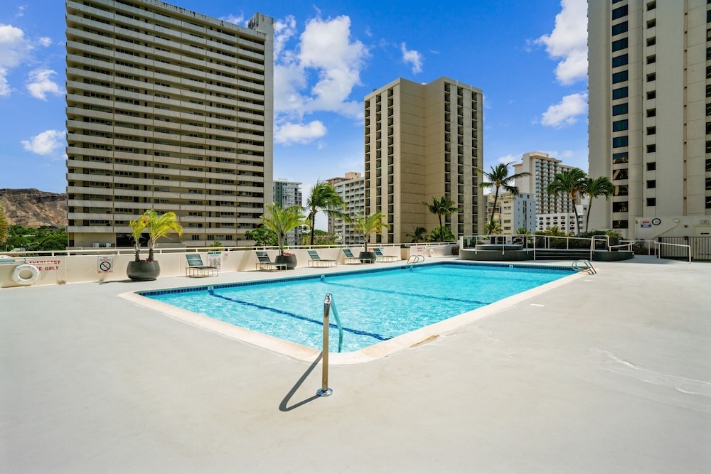 Tower 1 Suite 2705 Qqs - photo 10