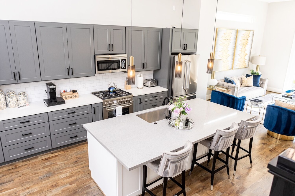 Houston Lux Townhome - photo 6