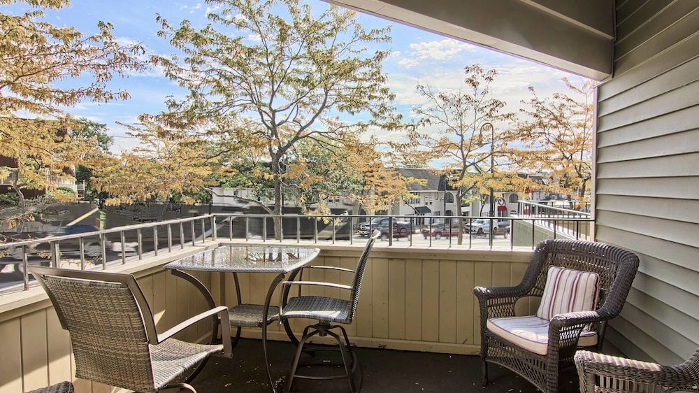 Pointes North Inn - photo 3
