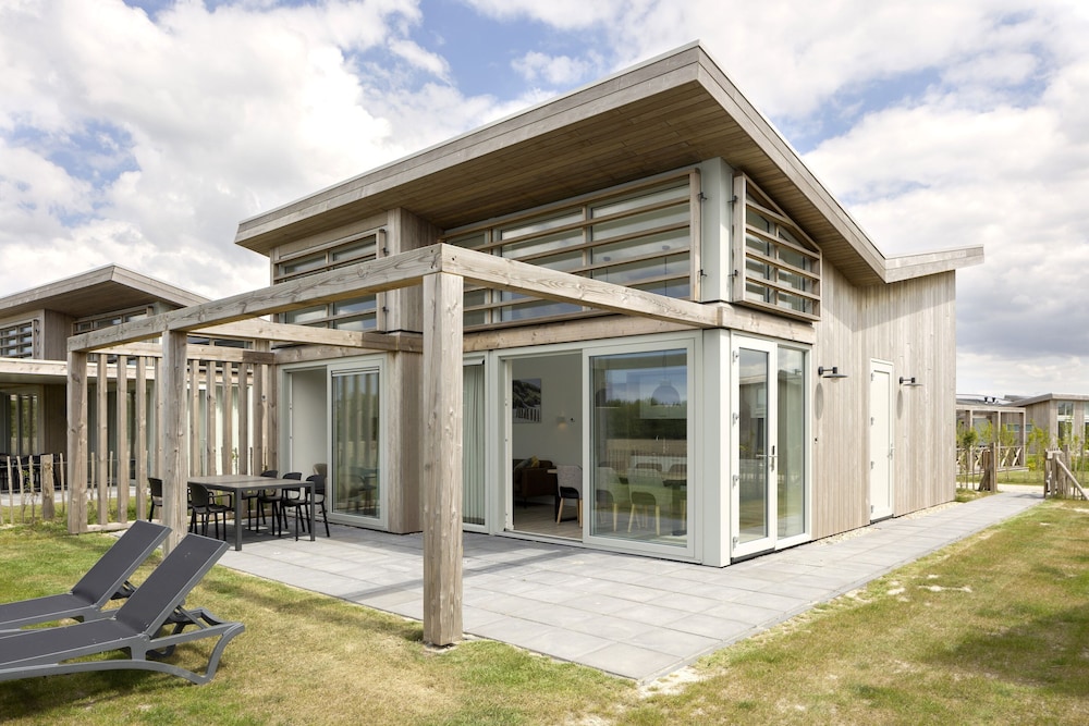 Luxury Chalet Near Beach — 4-Star Luxury Hotel in Kamperland, Netherlands