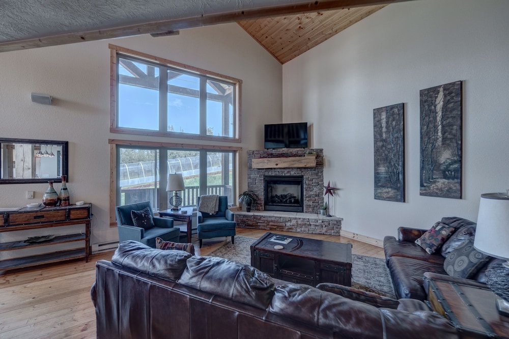 Blackmoon Chalet At Terry Peak — 4-Star Luxury Hotel in Lead, United States