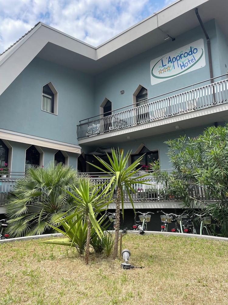 Hotel L Approdo — Cesenatico