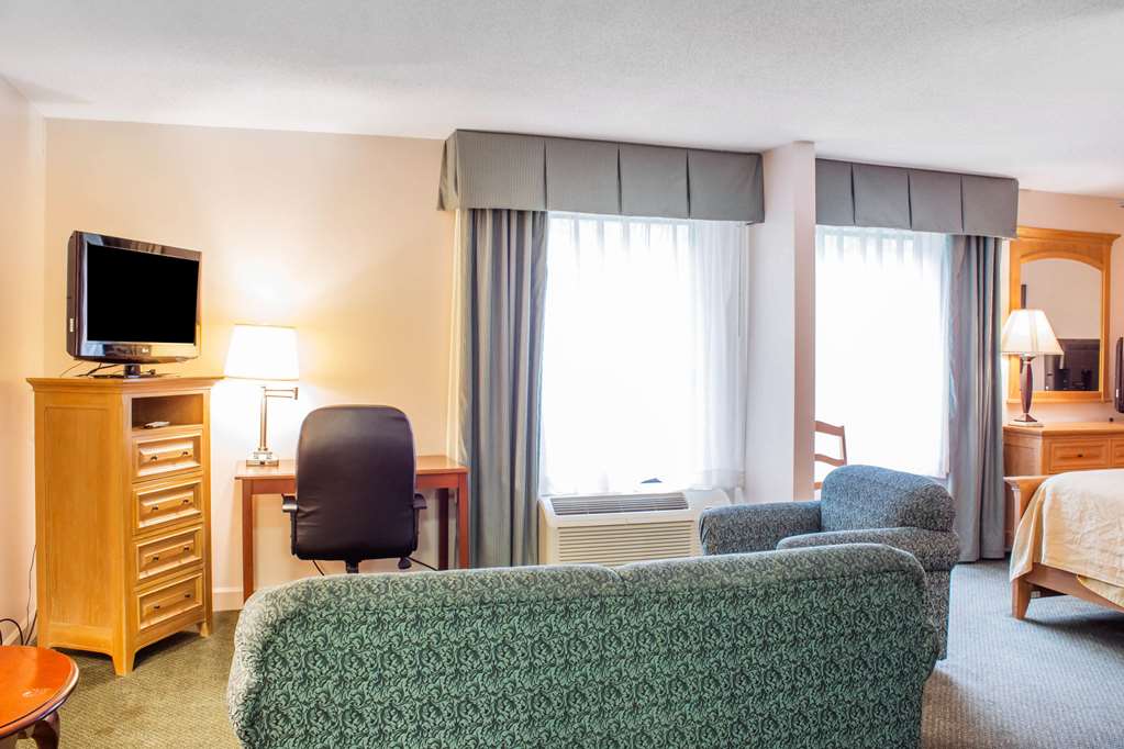 Econo Lodge Raleigh near Walnut Creek Amphitheatre - photo 56