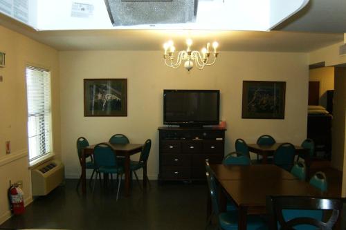 Glenwood Country Club - photo 2