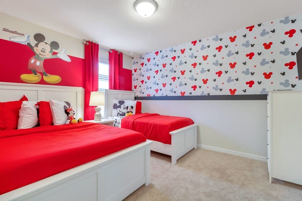 Lavish 5bd 4ba Home With Mickey Room and Stunning Pool Area #5st565 — 4-Star Luxury Hotel in Davenport, United States