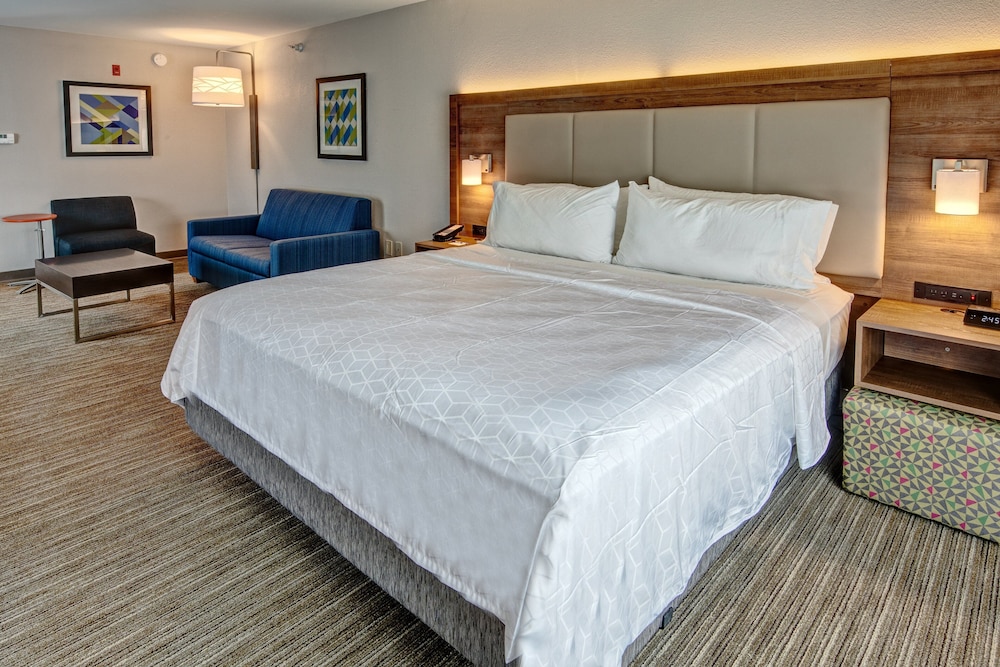 Holiday Inn Express and Suites Memphis Southwind - photo 13