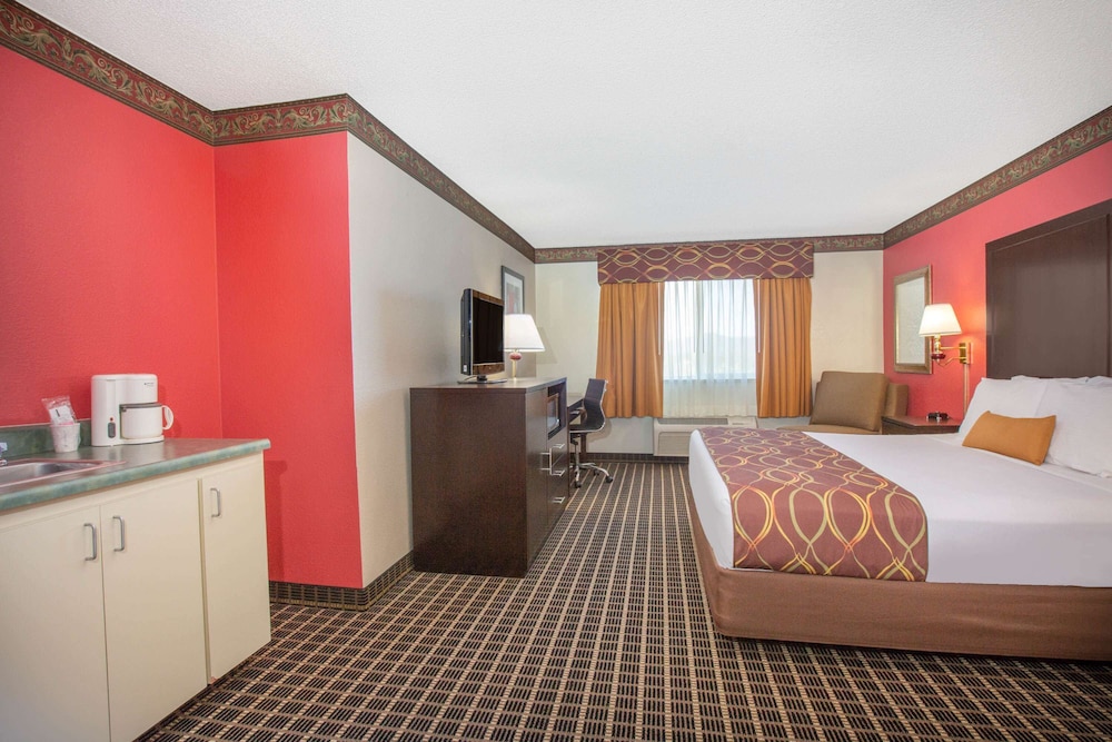 Holiday Inn Express Redding North by IHG - photo 23