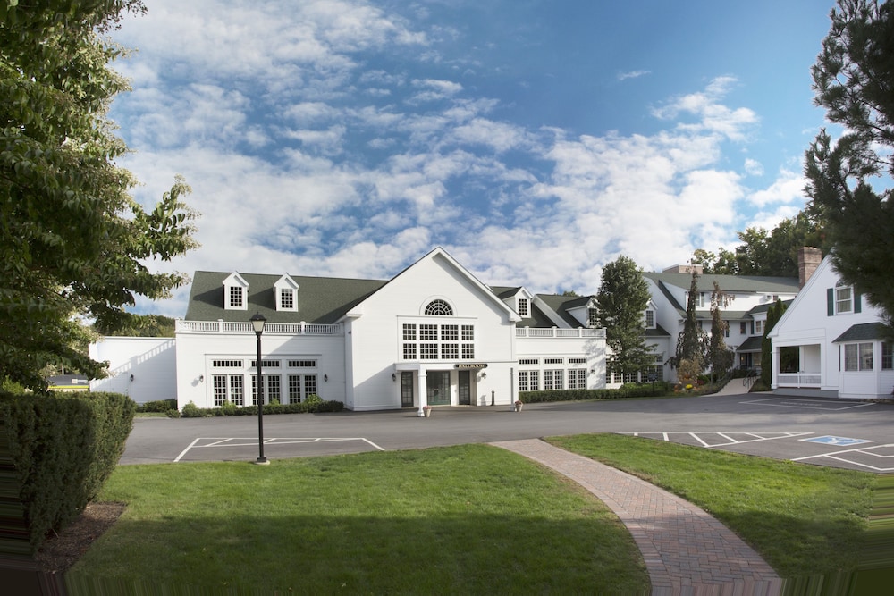 Chocksett Inn and Restaurant in Sterling, United States