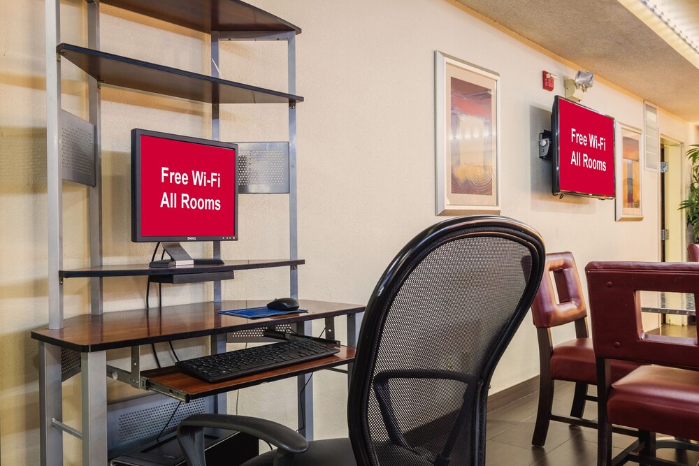 Red Roof Inn & Suites Savannah Gateway - photo 34