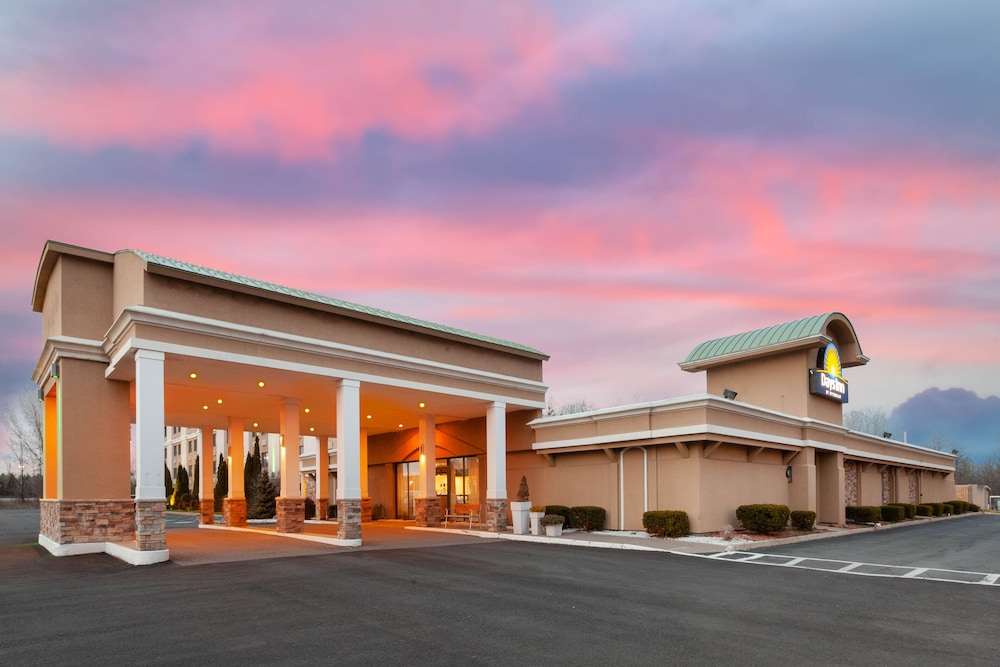 Days Inn by Wyndham Plattsburgh - photo 32
