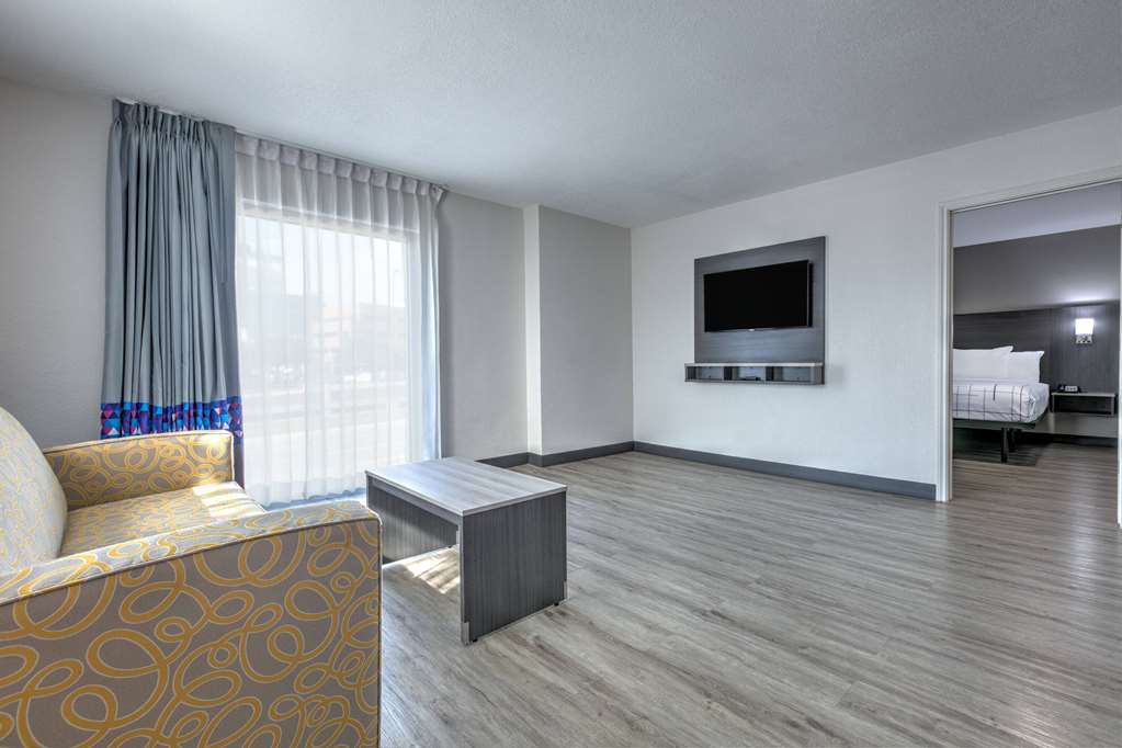La Quinta Inn by Wyndham Dallas Uptown - photo 80