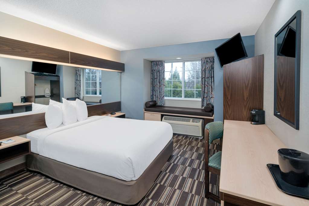 Microtel Inn and Suites by Wyndham Columbus North - photo 12