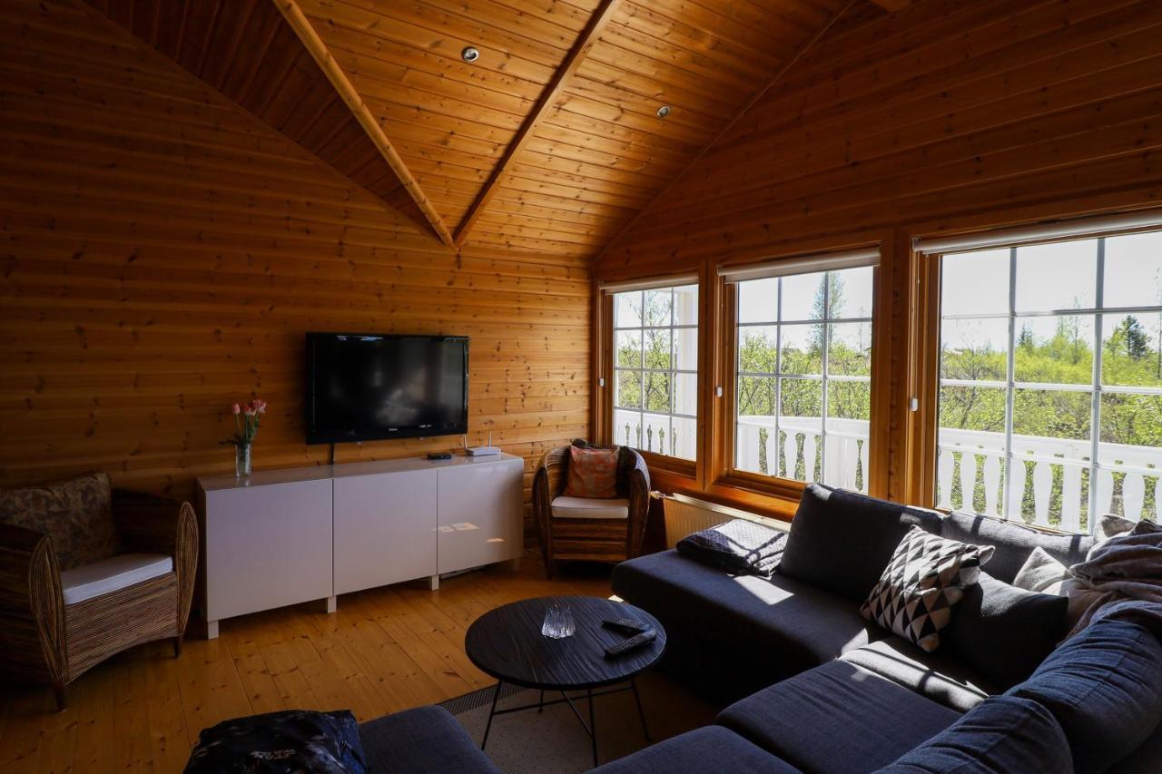 Golden Circle Vacation Home with Hot Tub & Fire Place