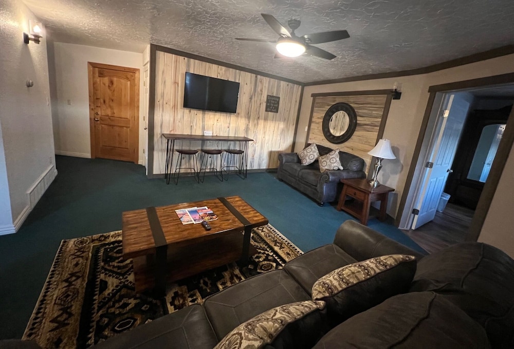 The Snuggle Inn - photo 48