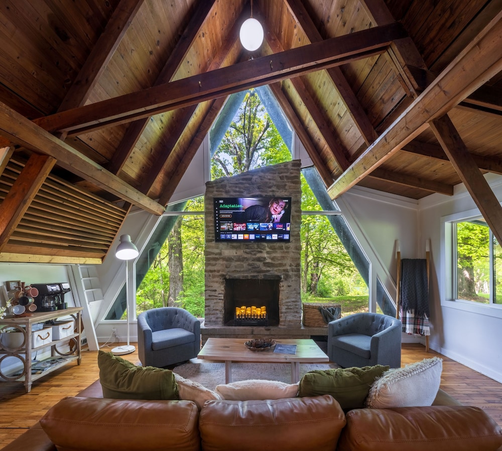 Lake View Hot Tub Modern A frame in Brooklyn, United States