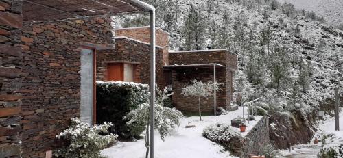 InXisto Lodges - carbon neutral hotel in Arganil