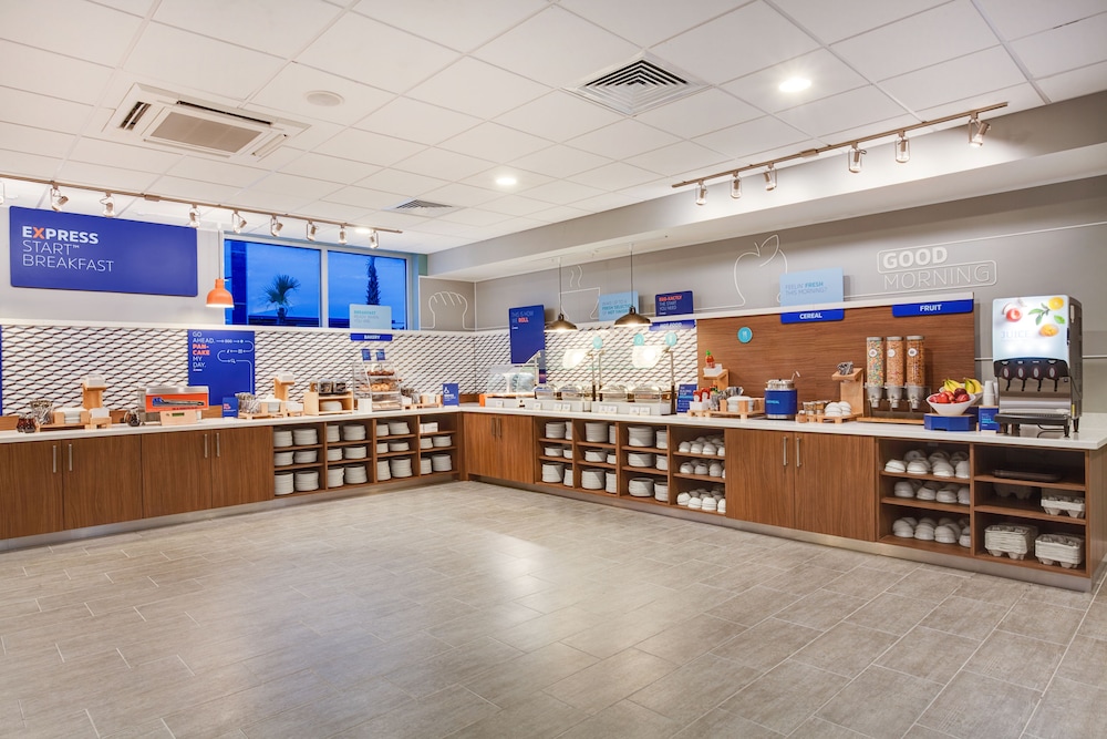 Holiday Inn Express & Suites Panama City Beach Beachfront by IHG - photo 84