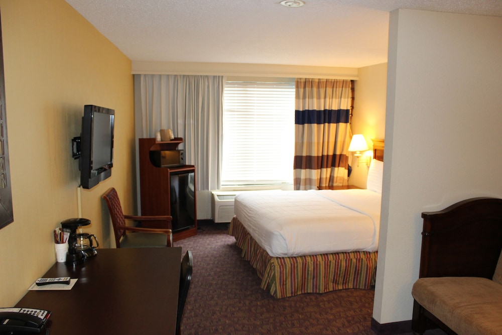 Lamplighter Inn & Suites South - photo 17