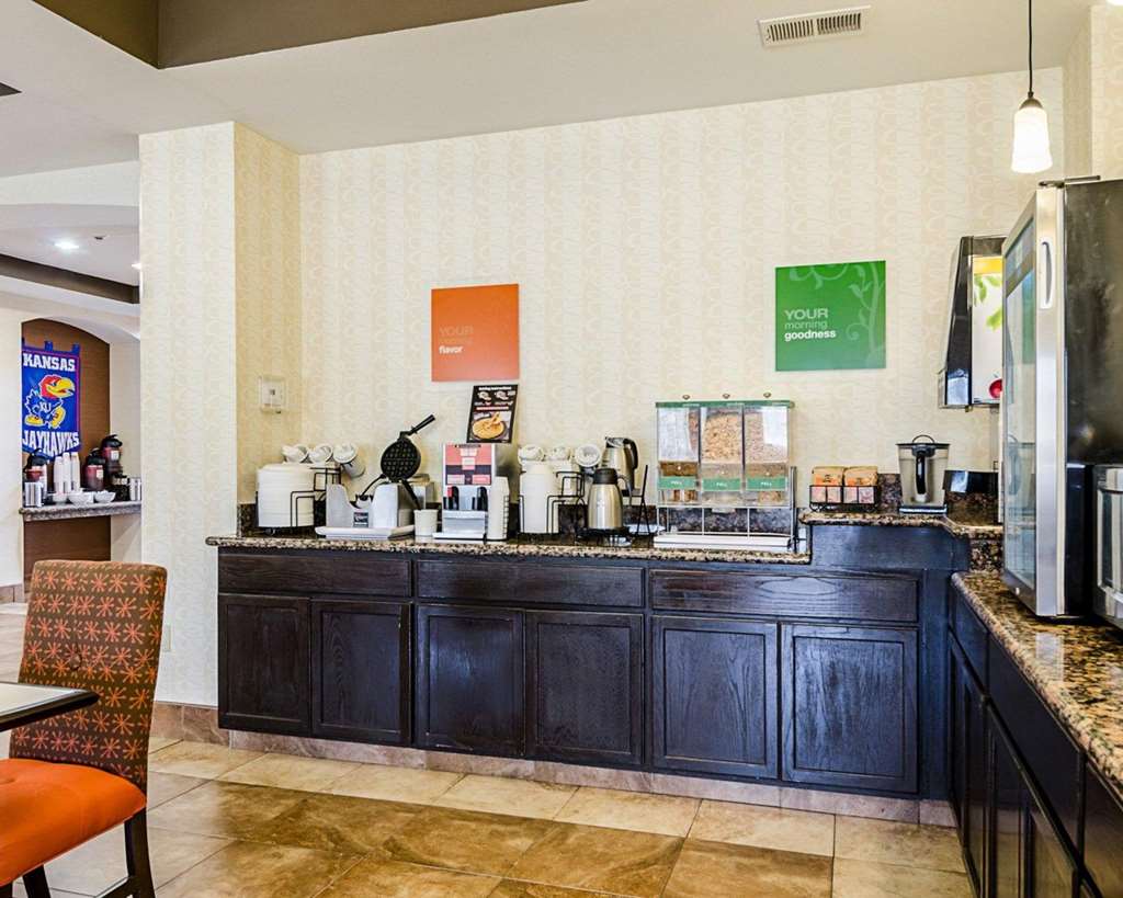 Comfort Inn & Suites Lawrence University Area - photo 36