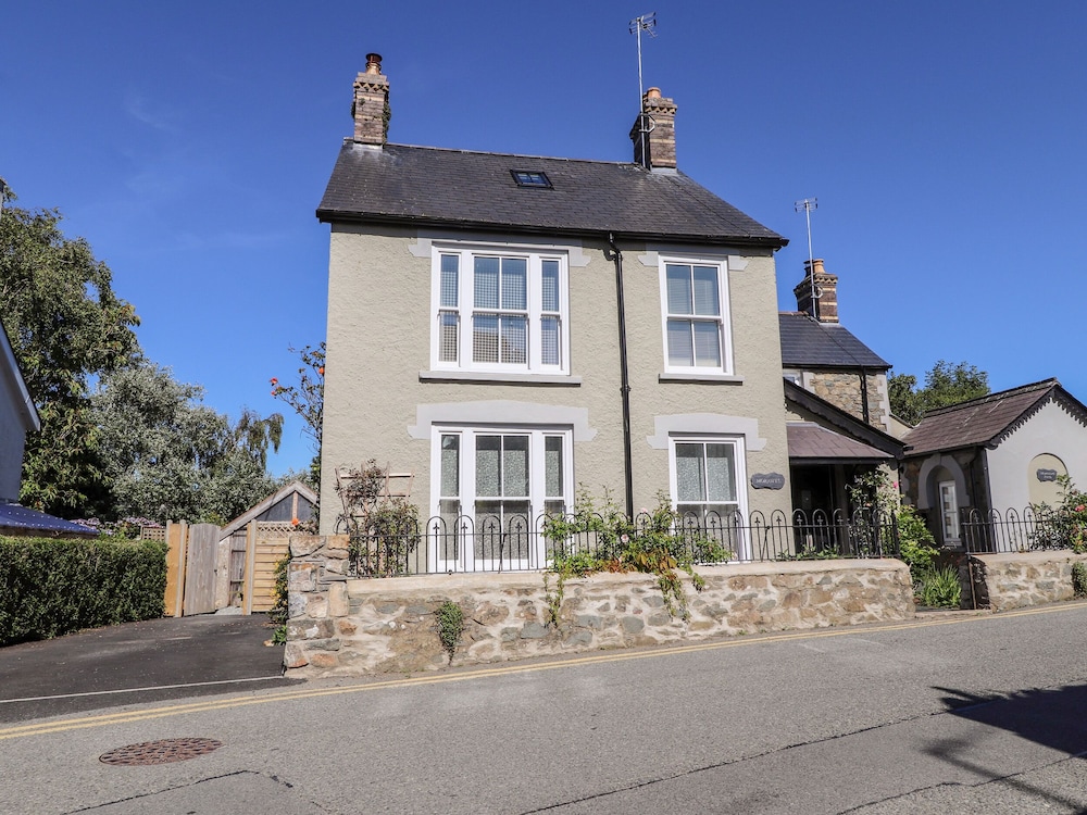 Morawel in Newport, United Kingdom