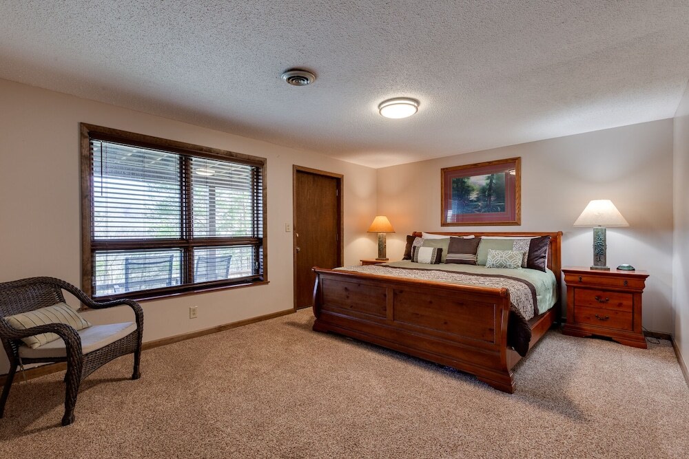 Mountain Splendor in Newport, United States