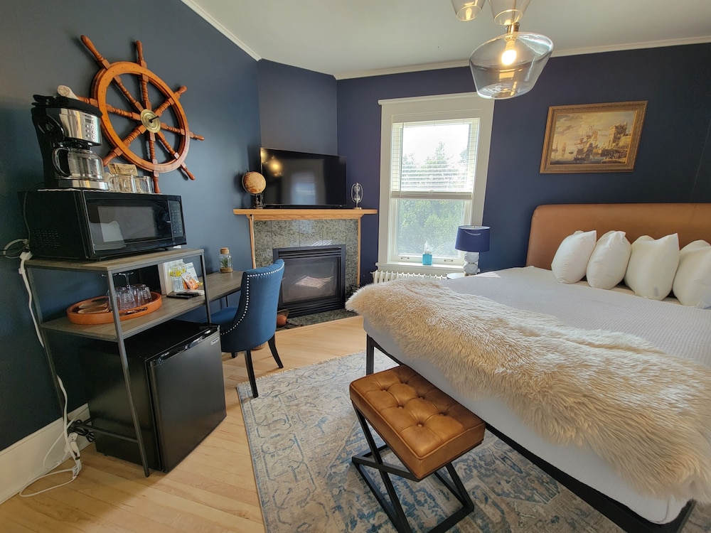Historic GG Barnum Mansion by Heirloom Boutique Collection - photo 19