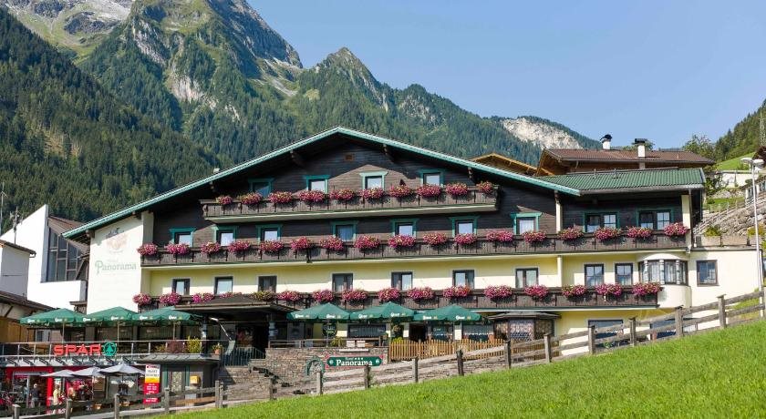 Panorama - carbon neutral hotel in Finkenberg