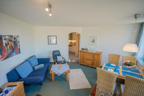 Inselblume 14 Blaue Ferienwohnung mit Balkon am Südstrand — 4-Star Luxury Hotel in Fehmarn, Germany