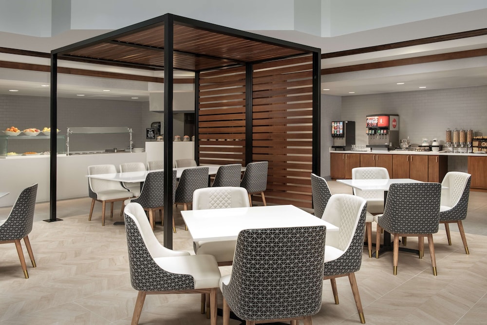 Embassy Suites by Hilton Dulles North Loudoun - photo 28