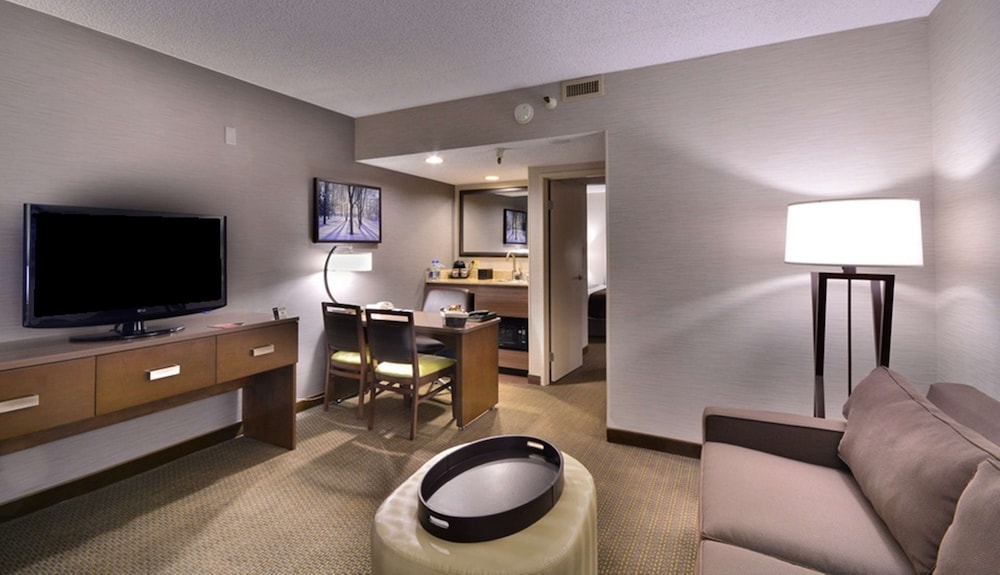Embassy Suites by Hilton Denver Central Park - photo 17