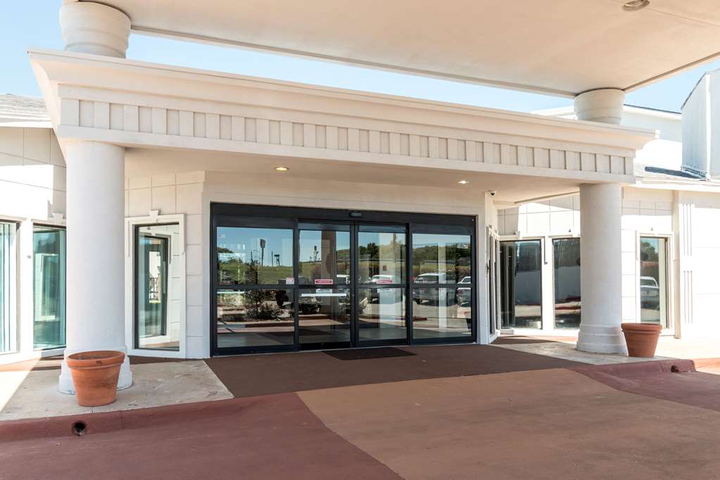 Studio 6 Arlington - photo 3