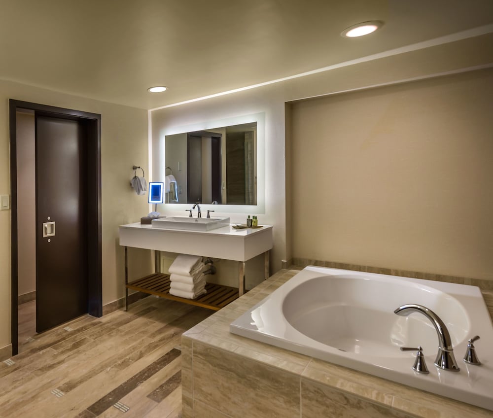 Bally's Lake Tahoe - photo 17