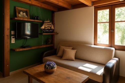 Eleni's Traditional Home with Barbeque — 4-Star Luxury Hotel in Zaros, Greece