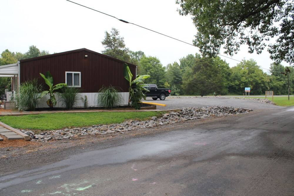 Shawnee Trails Lodging and Suites - photo 33