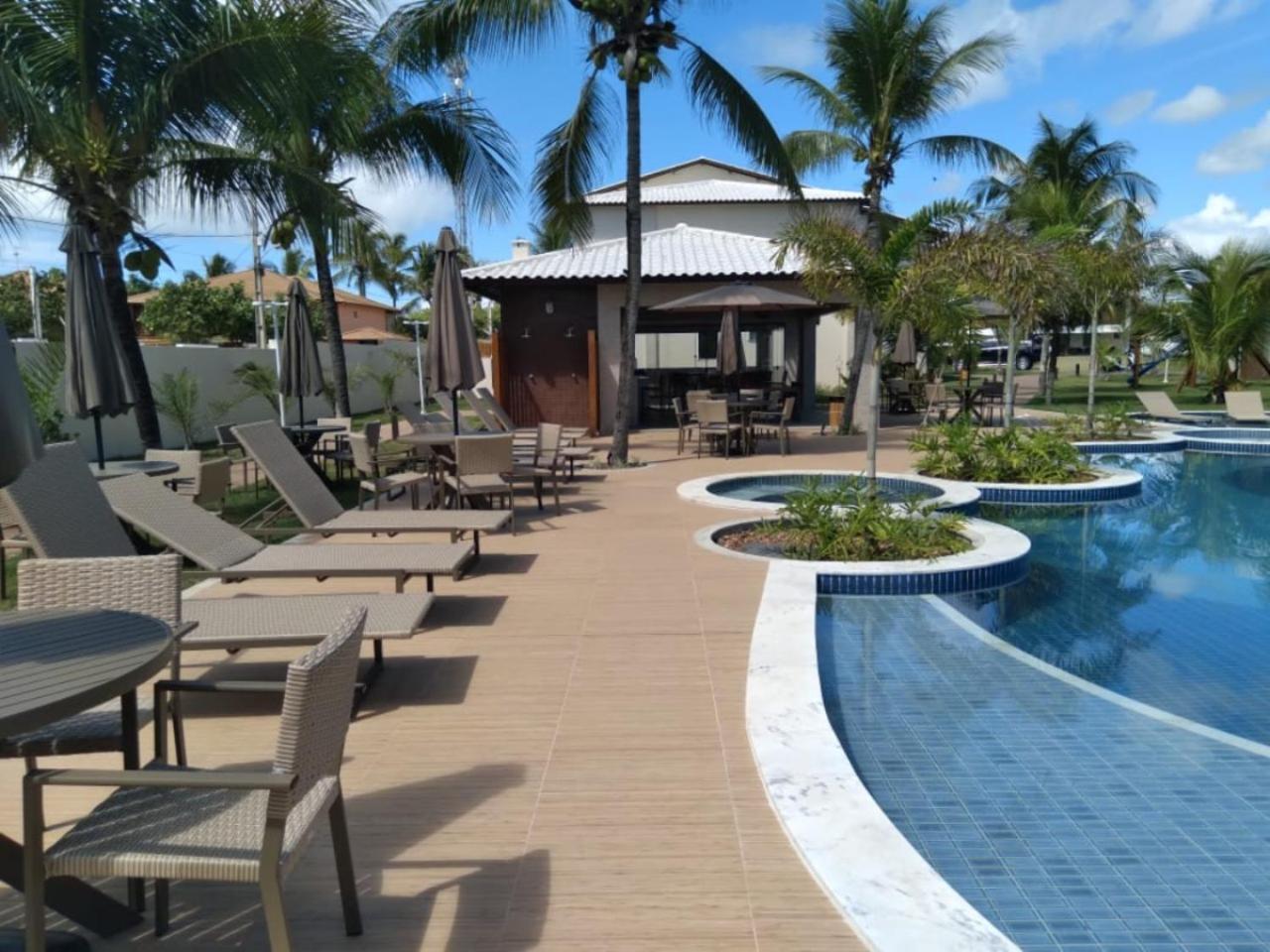 Village em Itacimirim 5km Praia forte e Guarajuba. in Camacari, Brasil