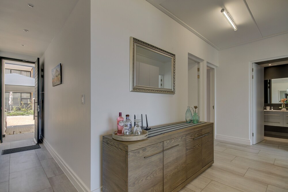 UniqueStay Paardevlei Square Apartment Adults Only — 4-Star Luxury Hotel in Cape Town, South Africa