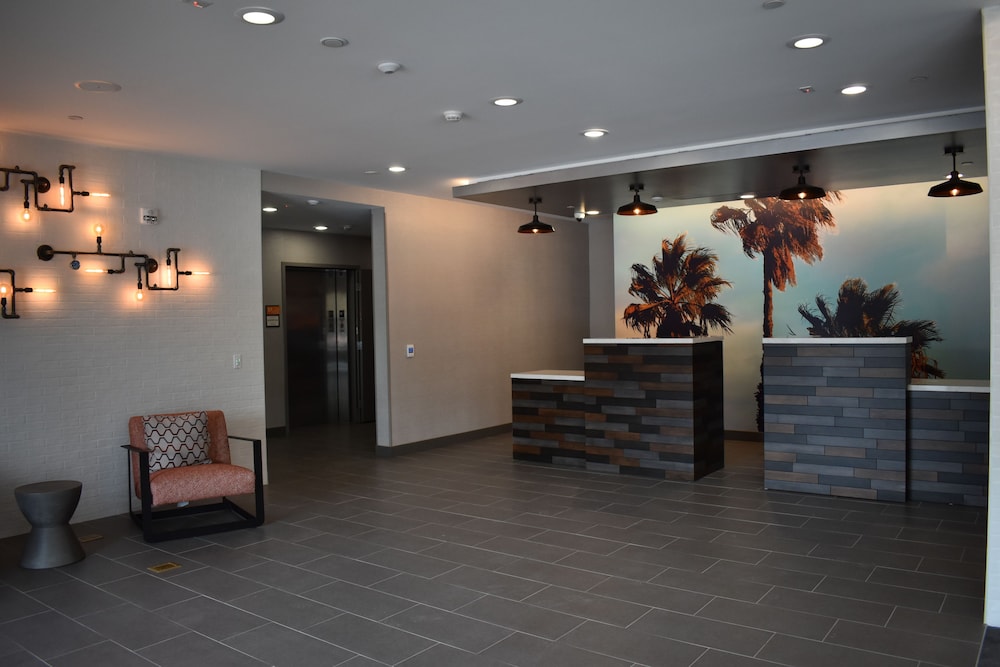 La Quinta Inn & Suites by Wyndham San Bernardino - photo 22