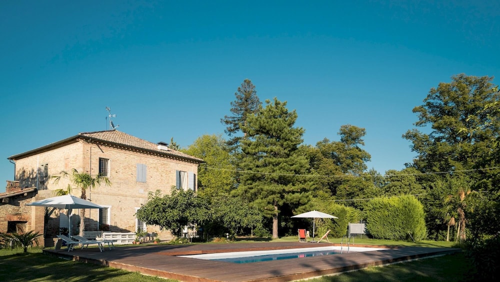 Villa Rustica 8 Emma Villas — 4-Star Luxury Hotel in Ravenna, Italy